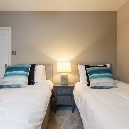 Апартаменты Stylish Town Centre House - 300Mbps, Parking & Sunny Decking Борнмут Экстерьер фото