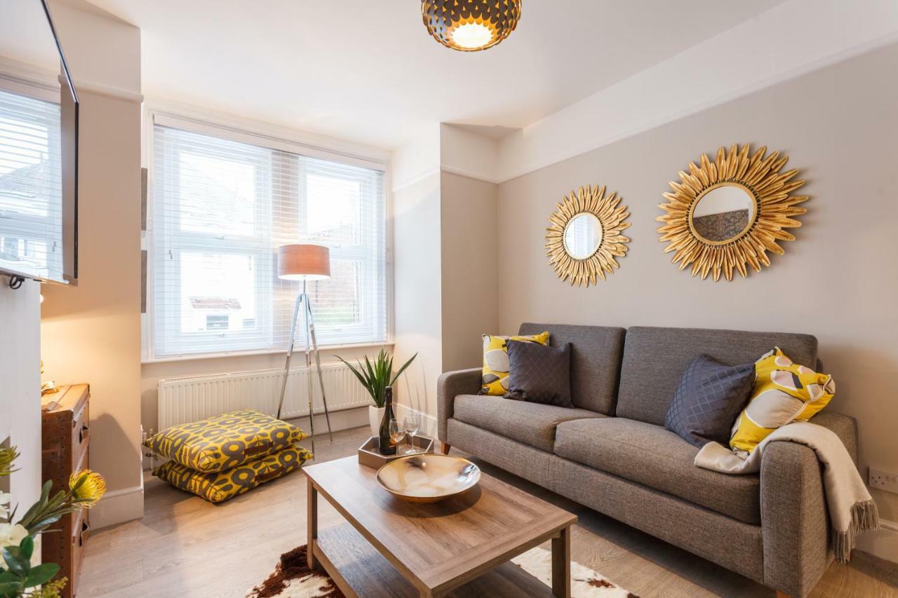 Апартаменты Stylish Town Centre House - 300Mbps, Parking & Sunny Decking Борнмут Экстерьер фото