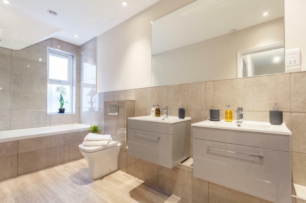 Апартаменты Stylish Town Centre House - 300Mbps, Parking & Sunny Decking Борнмут Экстерьер фото