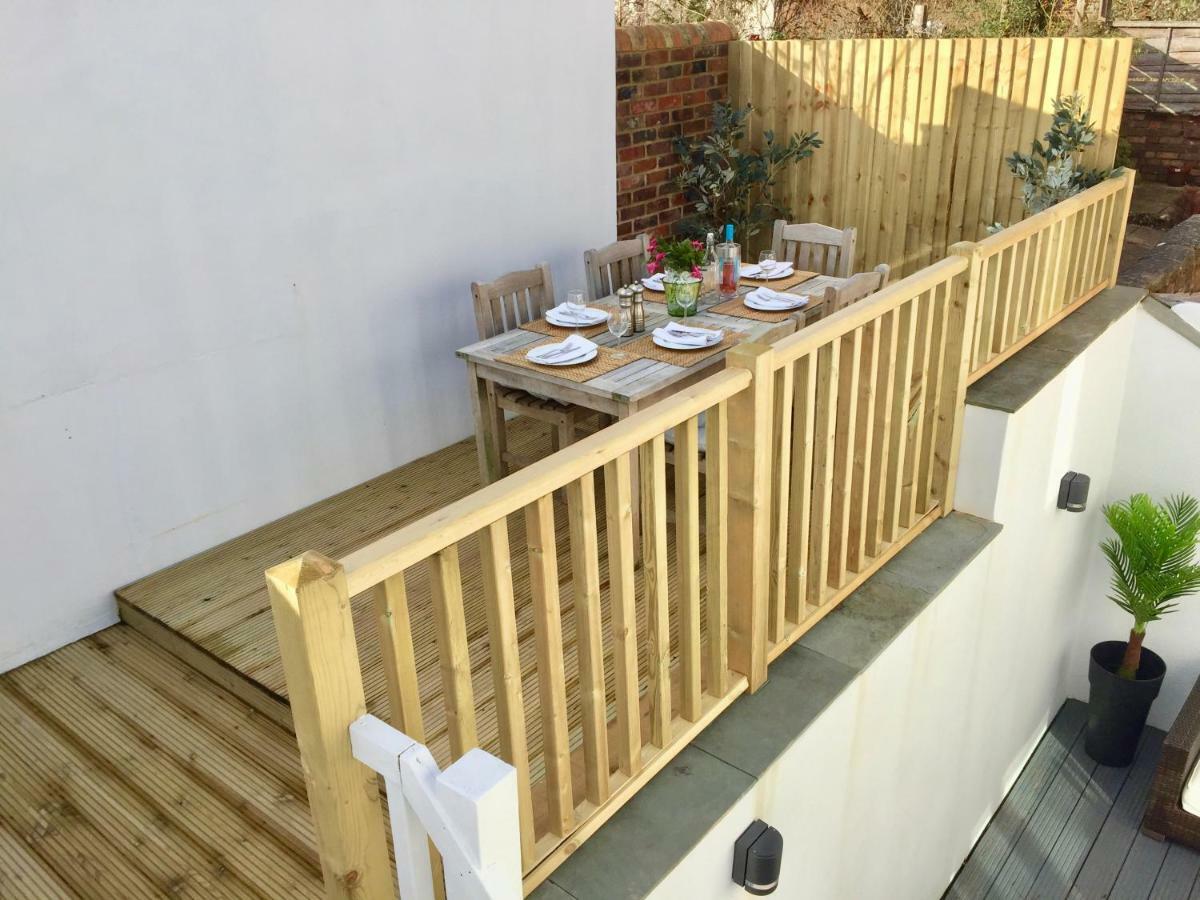 Апартаменты Stylish Town Centre House - 300Mbps, Parking & Sunny Decking Борнмут Экстерьер фото